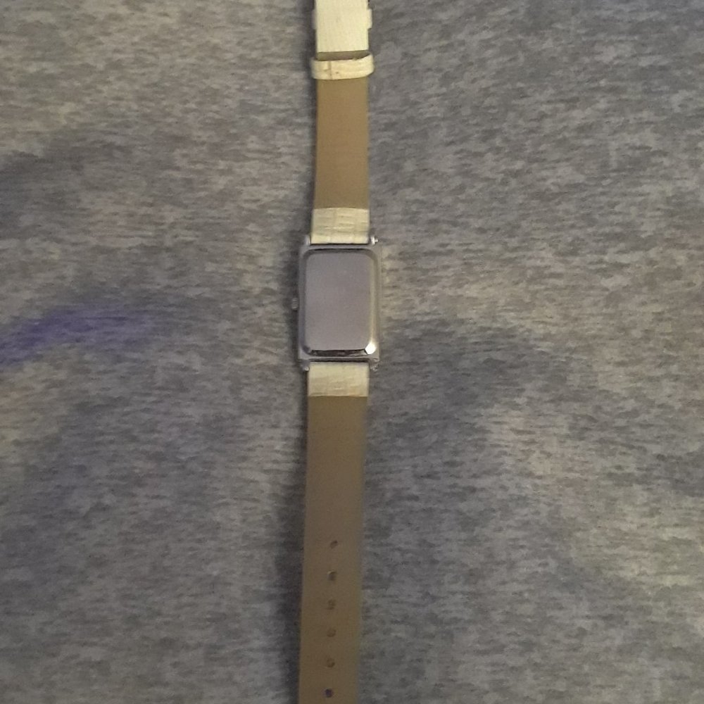 watch - Picture 3 of 4